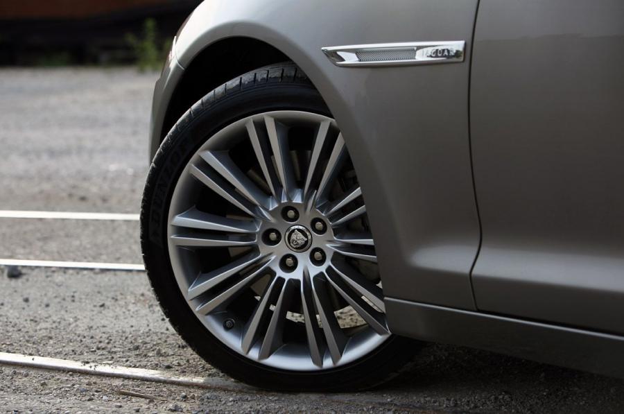  Jaguar XJL 2011 года  (фото 39 из 44)